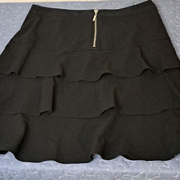 Larry Levine black ruffle skirt size 12 - Picture 3 of 4